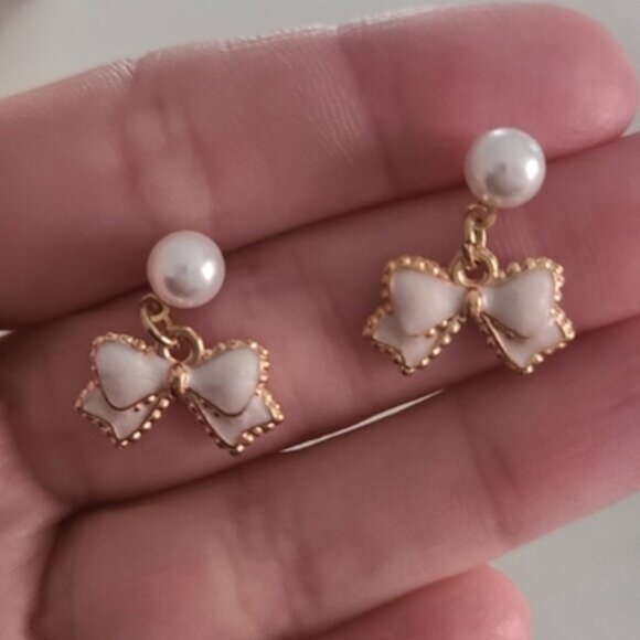 Vintage Style Gold Pearl Bow Coquette Girlhood Dainty Feminine Drop Earrings - Picture 2 of 5